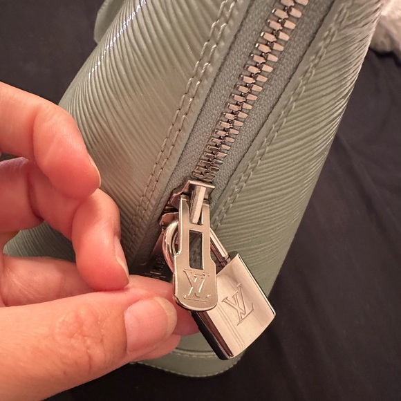 Louis Vuitton Alma Epi - Picture 12 of 12